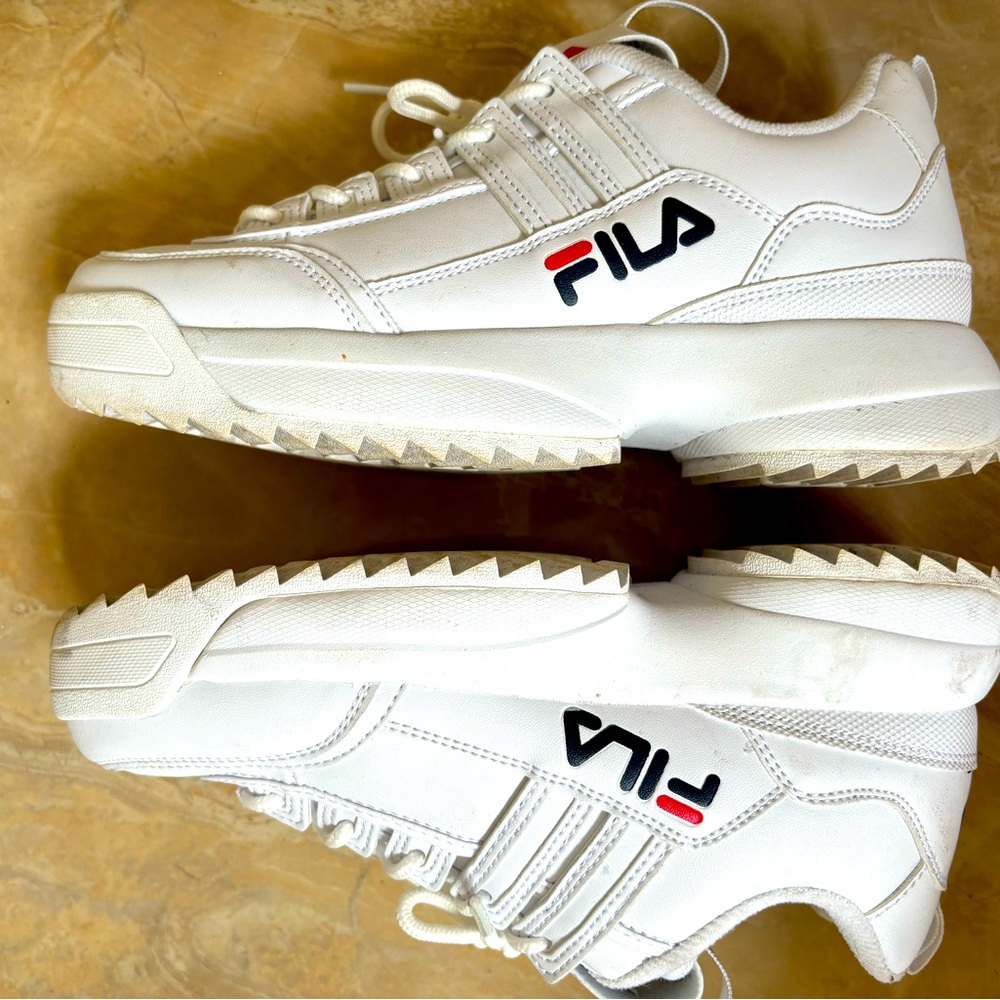 Women’s FilA Sneakers *worn once*!!